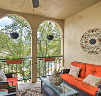Lakefront Lago Vista Condo with Resort Amenities - Accommodation Houston