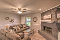 Lubbock Home with Backyard - 6 Mi to Texas Tech Accommodation Houston