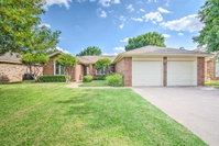 Lubbock Home with Deck  Yard - 8 Miles to TTU Accommodation Houston