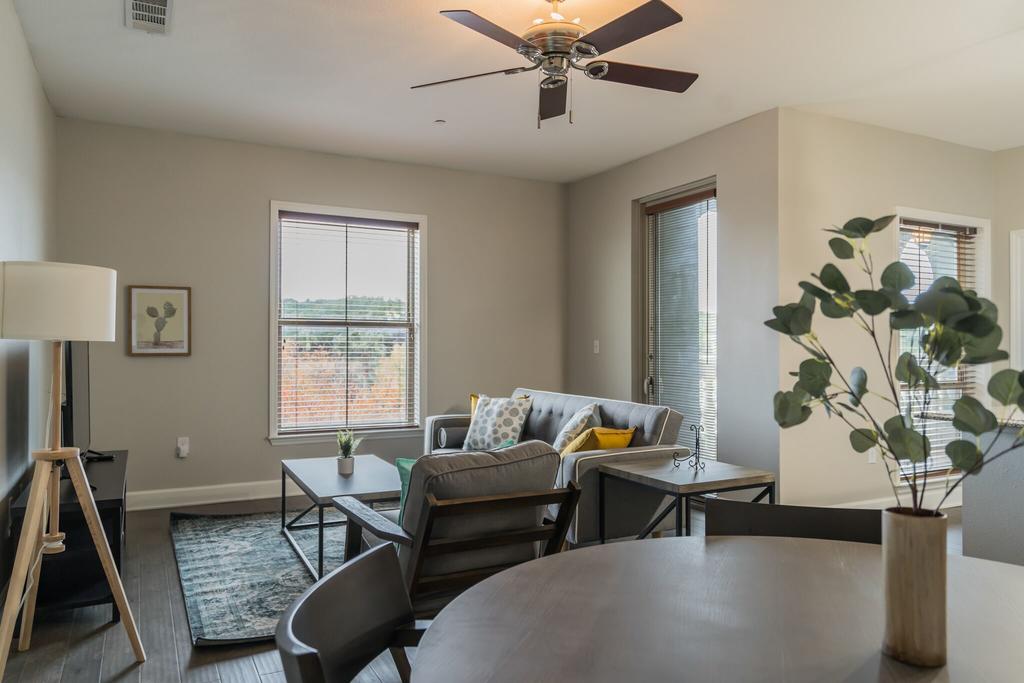 Lux Suite + Fitness Center + Pool - thumb 3