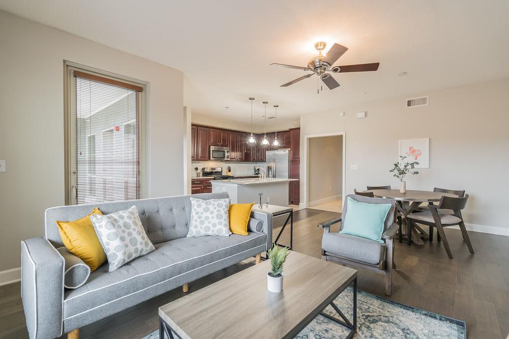 Lux Suite + Fitness Center + Pool - thumb 1