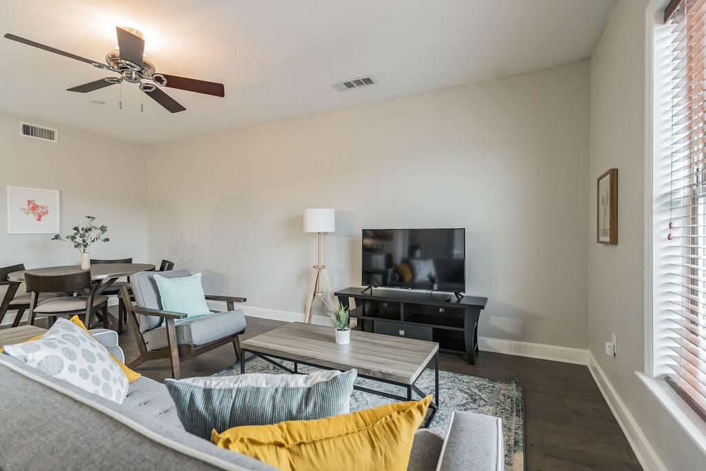 Lux Suite + Fitness Center + Pool - thumb 2