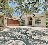 Luxe Home by the Lake On-Site Pool  Tennis home - Accommodation Houston