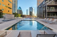 Luxe king bed penthouse view in the heart of the city Accommodation Houston