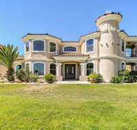 Luxurious Perris Villa with Balcony Patio and Views - Accommodation Houston