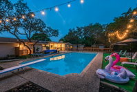 Luxury House with POOL Private yard  BBQ area 4 min from Fiesta Texas Accommodation Houston