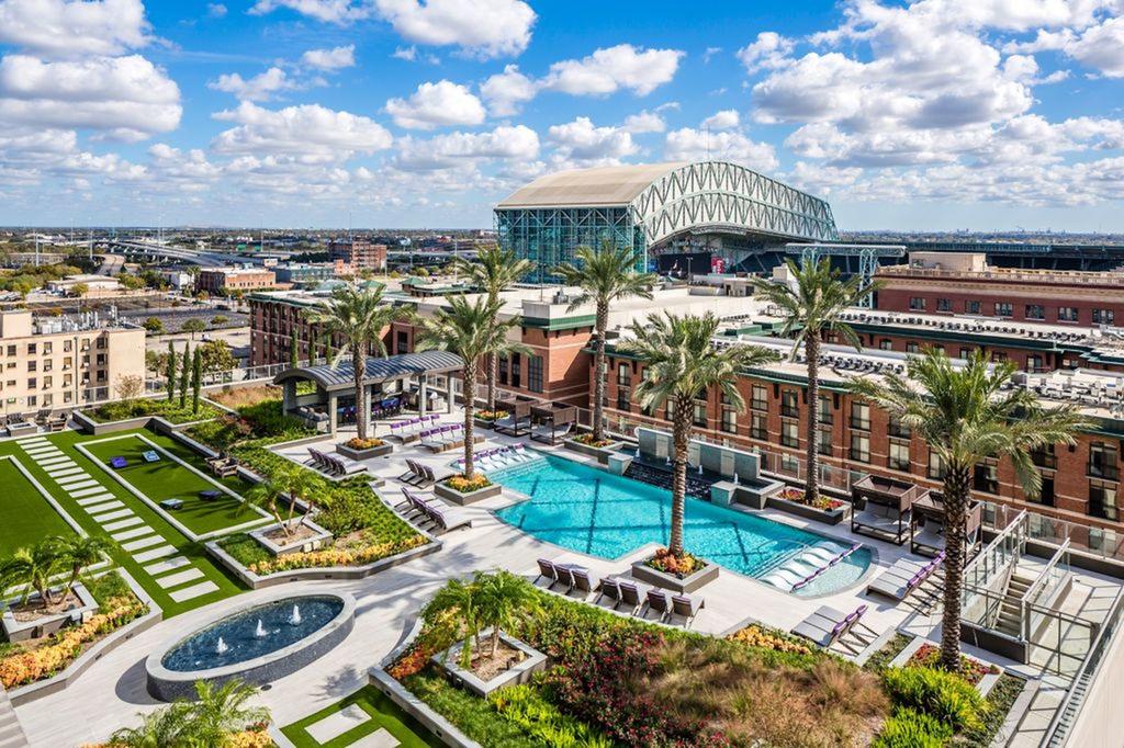 Luxury Rentals Downtown Houston - thumb 2