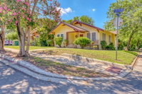 Mahncke Park Bungalow Accommodation Houston