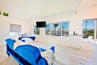 MB-732-6 Ventura Place by the Sea 6 Accommodation Houston