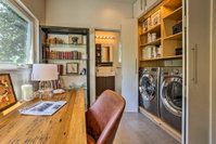 Modern Austin House with Deck and Yard Near Attractions Accommodation Houston