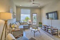 Modern Chic Condo with BalconyPool Walk to Downtown Accommodation Houston