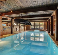 Modern Meets Mountains In This Airy 3 Bedroom Villa Villa - Accommodation Houston