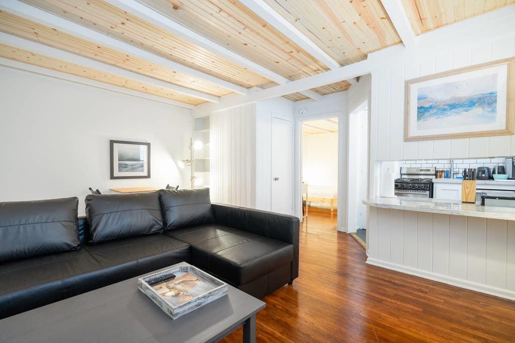 Modern Montrose Flat W/Parking, Coffee And Netflix