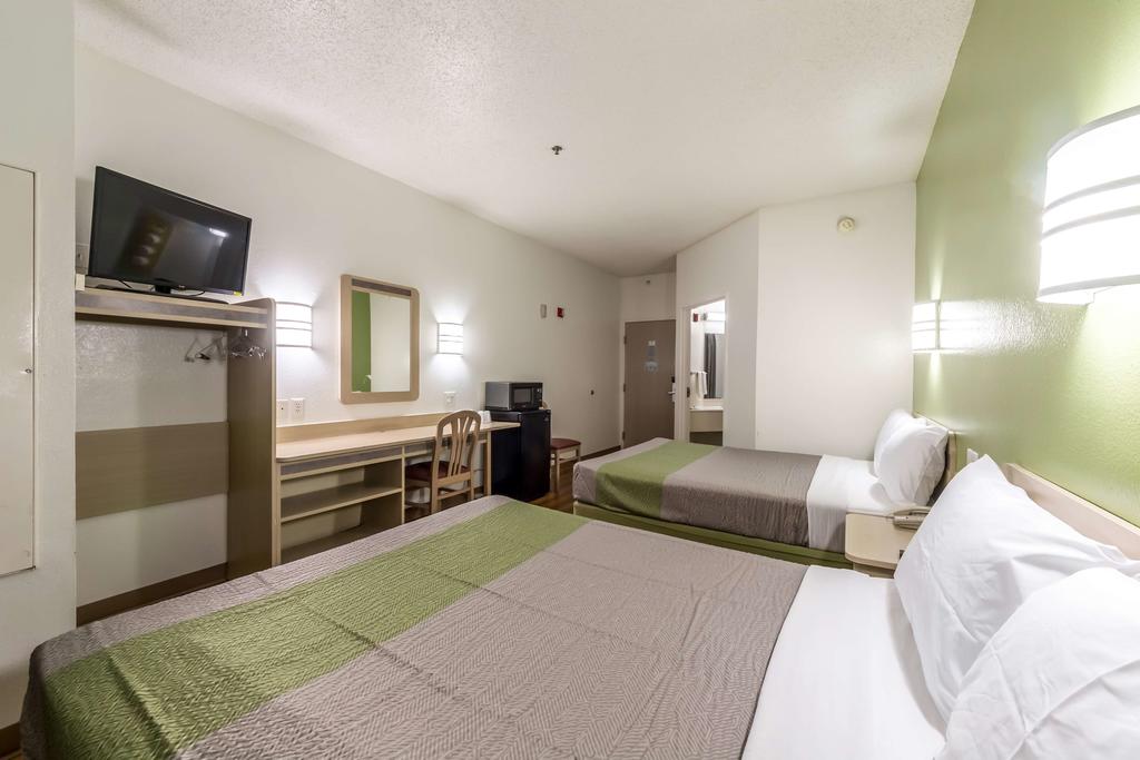 Motel 6-San Antonio, TX - South - thumb 1