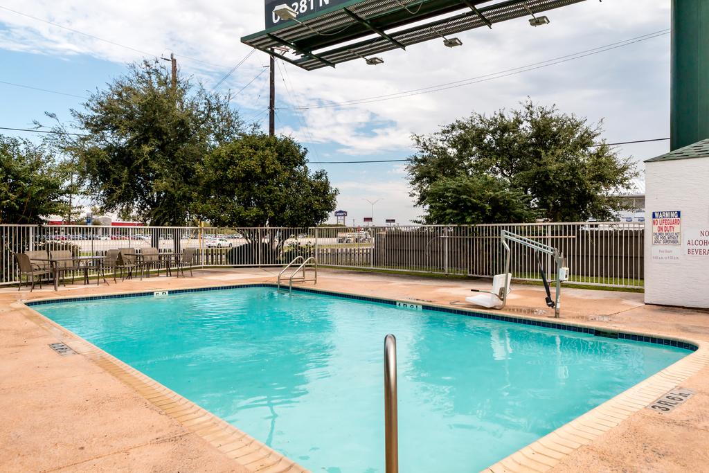 Motel 6-San Antonio, TX - South - thumb 2