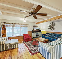 New Listing 1-Acre Lakefront Home w/ Fishing Dock home - Accommodation Houston