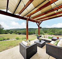 New Listing Hill Country Bliss W/ Big Backyard Home - Accommodation Houston