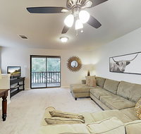 New Listing Hill Country Getaway w/ Large Balcony apts - Accommodation Houston