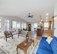 New Listing Interlude Cottage 25 Tranquil Acres cabin - Accommodation Houston