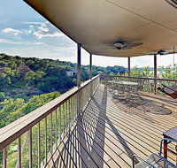 New Listing Lakeside Palace W/ Hill Country Views Home - Accommodation Houston