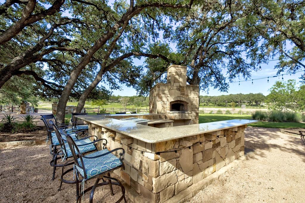 New Listing! Luxe Lake Travis Studio W/ Pool Cabin - thumb 1