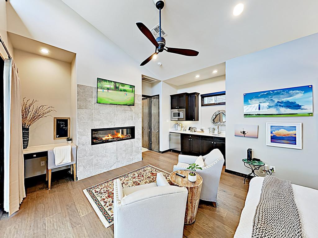 New Listing! Luxe Lake Travis Studio W/ Pool Cabin - thumb 0