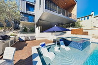 New Listing Luxe River-View Home w/ Pool  Spa home Accommodation Houston