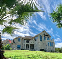 New Listing Luxurious Estate W/ Lakeside Views Home - Accommodation Houston