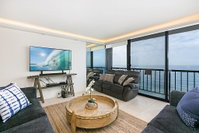 New Listing Pacific Vista Beach Condo w/ Pool condo Accommodation Houston