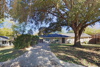 New Listing SoCo Charmer w/ Screened Porch Yard home Accommodation Houston
