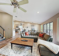 New Listing Stunning Lakefront W/ Hot Tub  Cove Home - Accommodation Houston