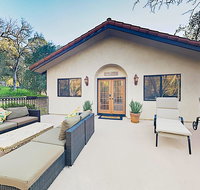 New Listing Tuscan-Style Villa w/ Pool  Hot Tub home - Accommodation Houston