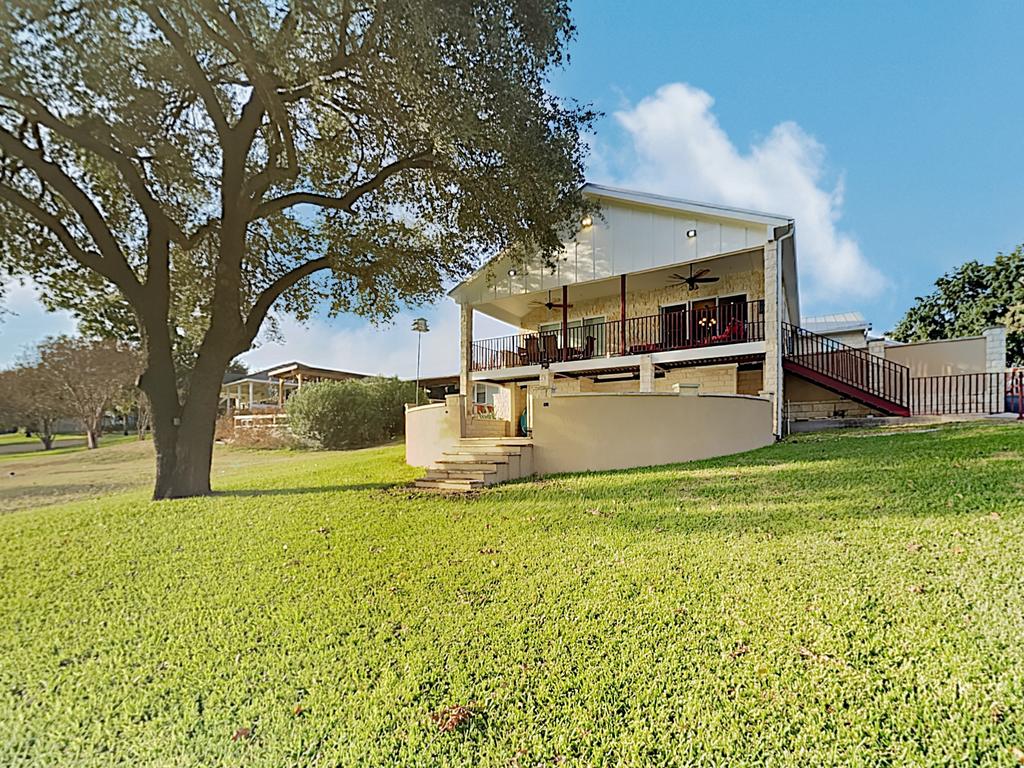New Listing!  Lazydays 2-Unit Lake Estate W/ Dock Home - thumb 0