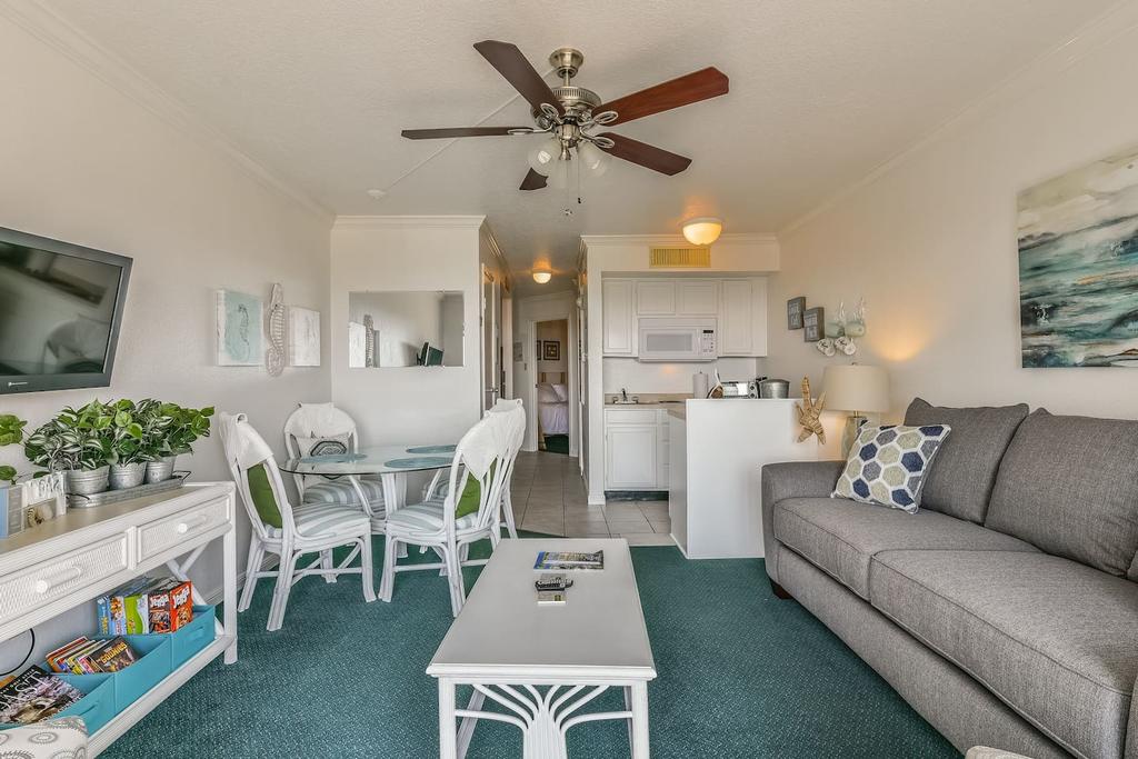 Newly Remodeled Beachfront Condo - thumb 3