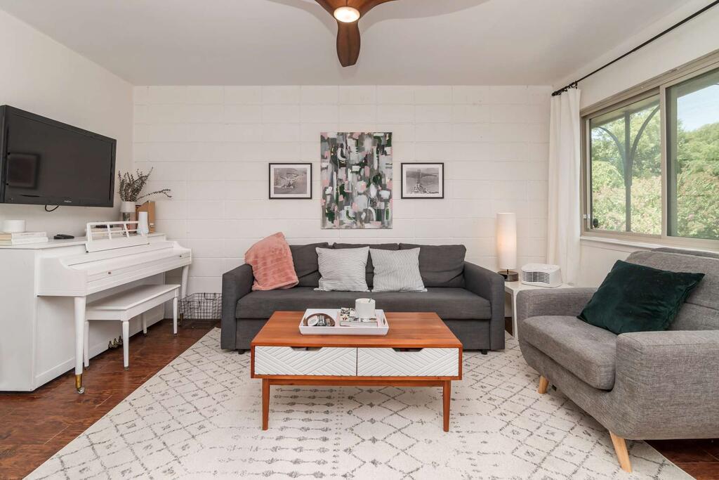 Newning 1BR Condo, With Pool - thumb 1