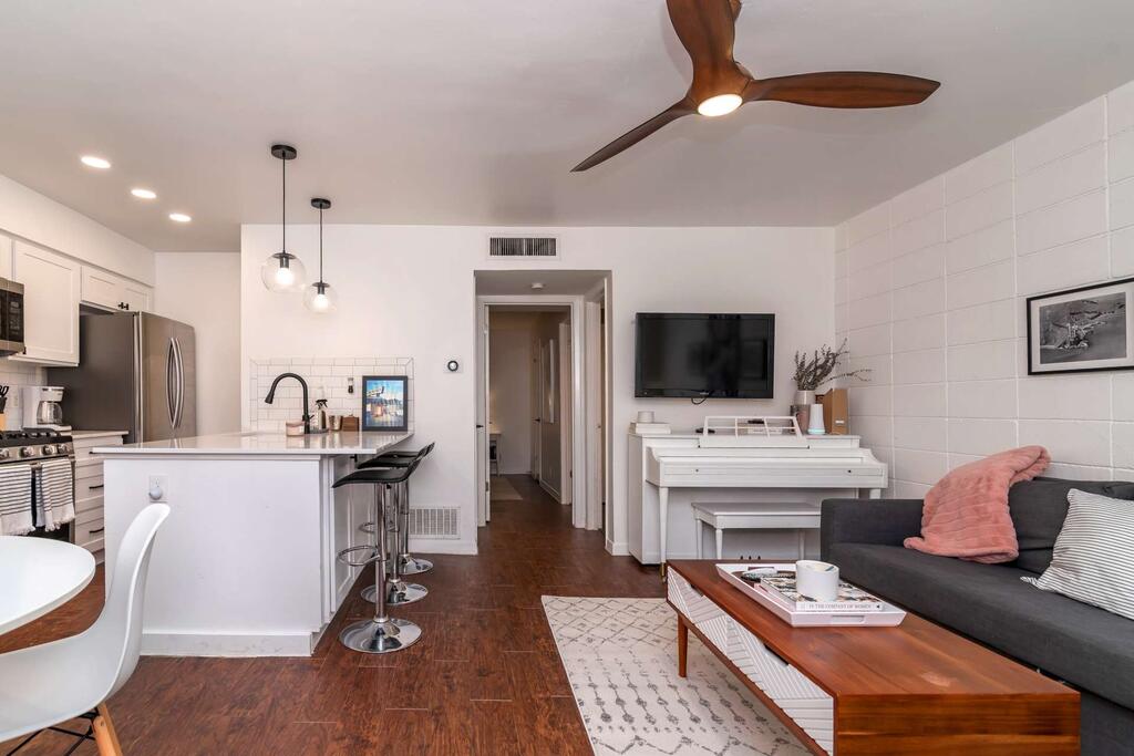 Newning 1BR Condo, With Pool - thumb 3