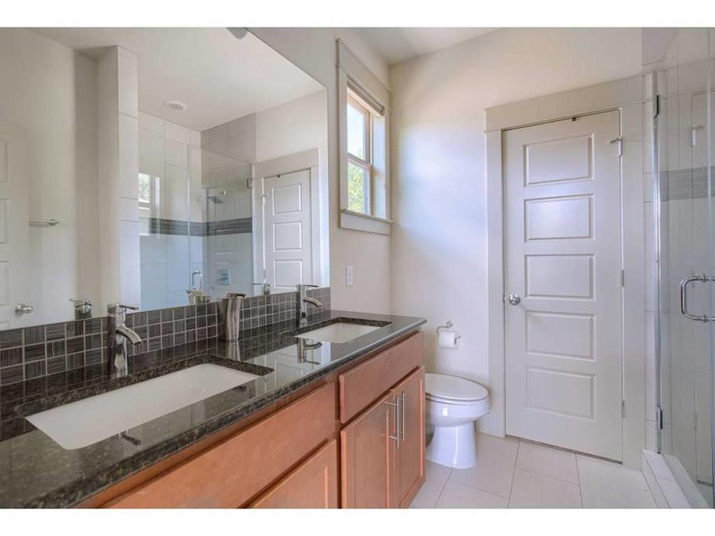 Offbeat Central - 2Bdr In Crestview! - thumb 3