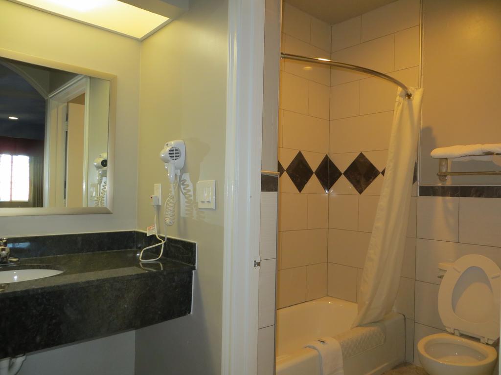 Palace Inn - thumb 2