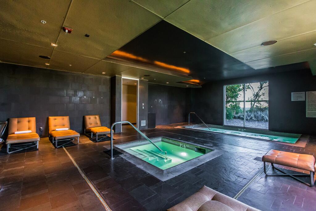 PALMS STUDIO * NO RESORT FEES * FREE VALET - thumb 2