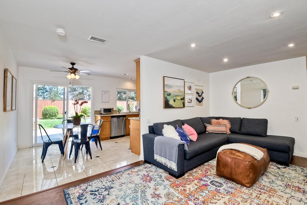 Professionally Designed 5 Bedroom Gem - thumb 3
