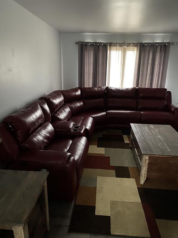 Quad Level Newly Remodeled House - thumb 3