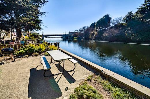 Relaxing Family Condo By The River - thumb 2
