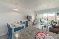 Remodeled Oceanside Condo Accommodation Houston