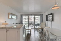 Remodeled Oceanside Retreat Accommodation Houston