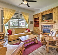 Remodeled Retro Home Near Blanco Town Square - Accommodation Houston