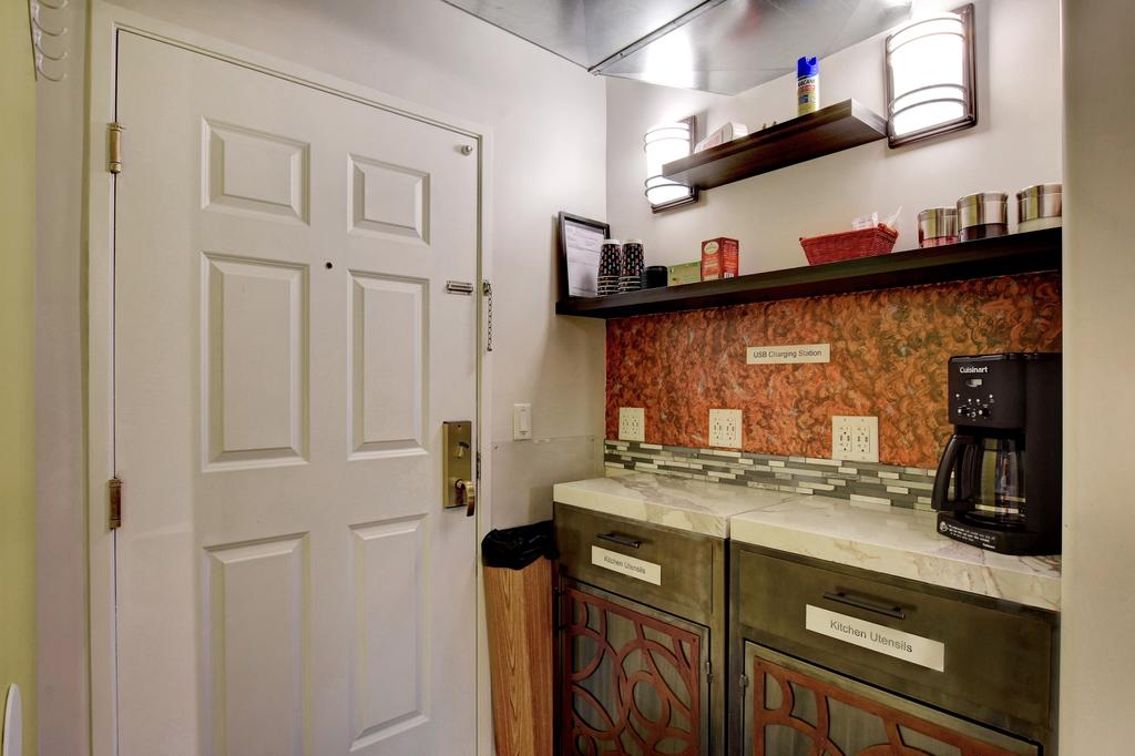 Renovated 2 Bdrm 2 Bath Condo Las Vegas Strip 1 GB Internet - thumb 3