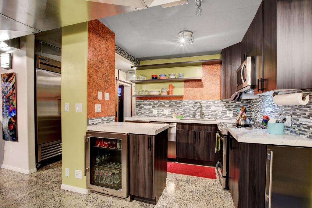 Renovated 2 Bdrm 2 Bath Condo Las Vegas Strip 1 GB Internet - thumb 1