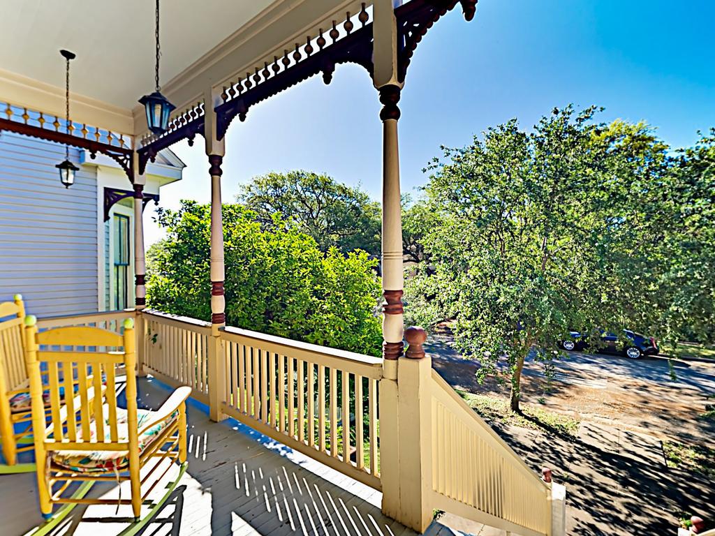 Renovated Historical Home Apts - thumb 3