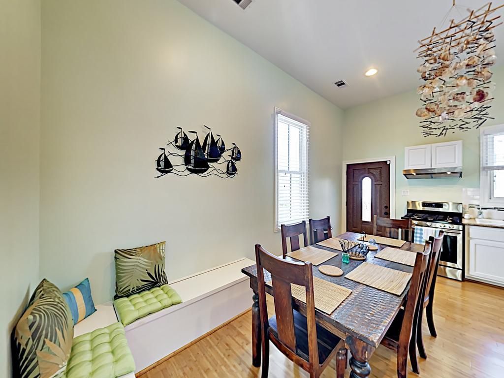 Renovated Historical Home Apts - thumb 2
