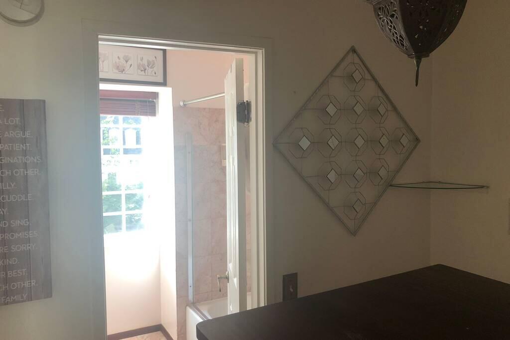 Resting Easy In Reston - thumb 3